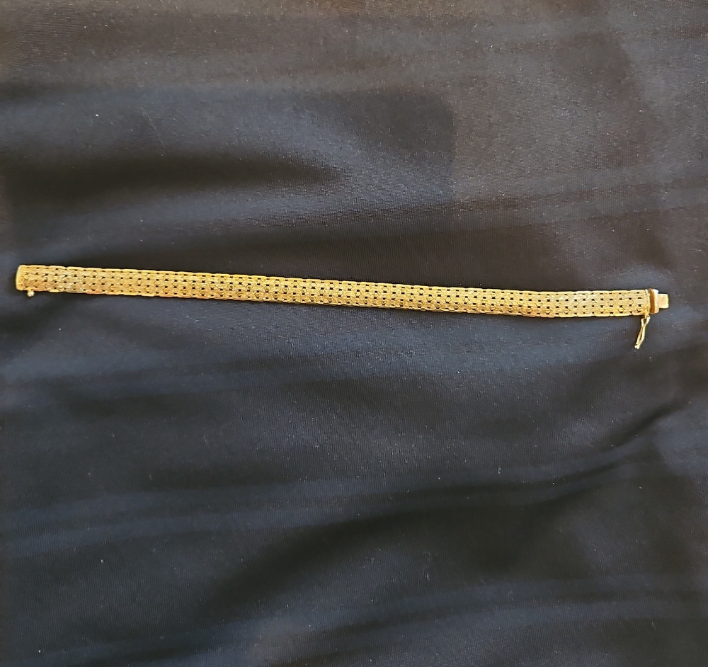 Elegant Gold Bracelet for Women